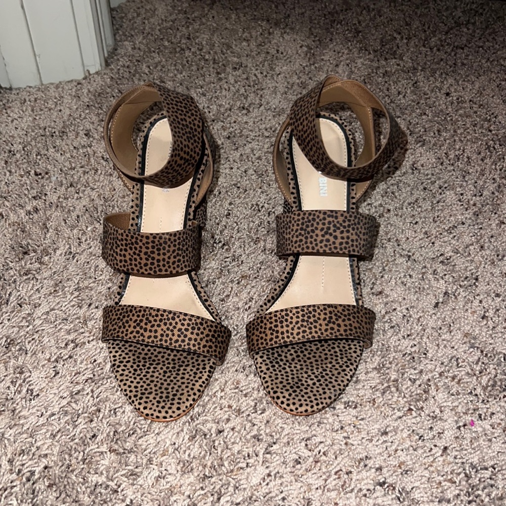 Gianni Bini cheetah strap oh block heel